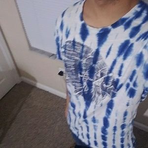 Mens barely worn medium design shirt !!!!